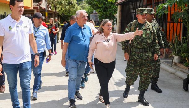 Gobernador Rodrigo Villalba entrega nuevas vías en Neiva: comunidades celebran transformación de sus barrios