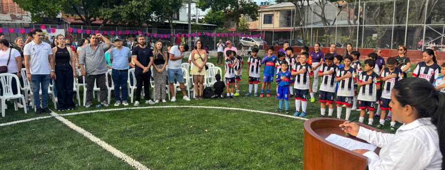 Alcalde Germán Casagua, entrega nueva cancha sintética pública, para la Comuna 2 de Neiva