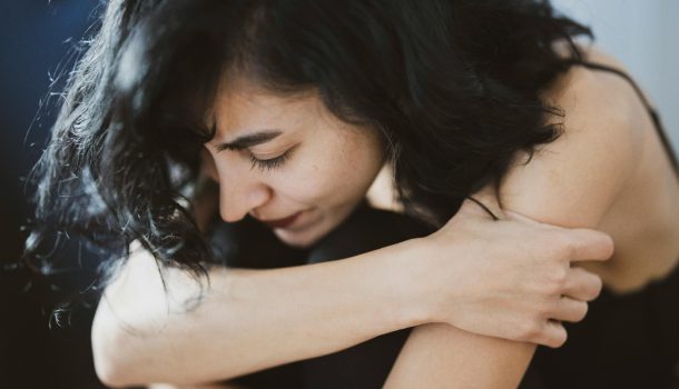 Estudio señala que ser mujer en Bogotá es un factor de riesgo para la salud mental
