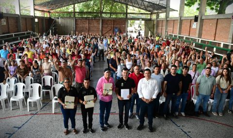 Alcalde Germán Casagua, logra inversión histórica: más de $8.000 millones para mejorar viviendas en Neiva