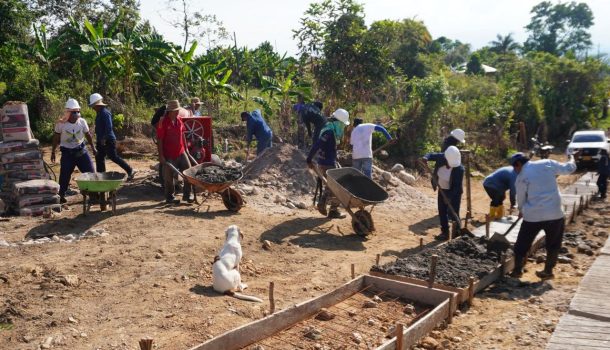 Comunidades de Paniquita del municipio de Rivera, construyen su propia vía con el apoyo del SENA