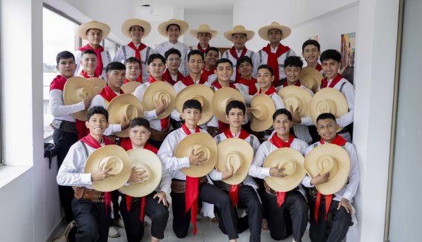 El Festival Intercolegiado del Sanjuanero Huilense, seleccionó sus parejos