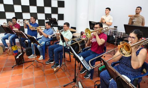 Gobernación del Huila y Banda Sinfónica rinden tributo a la niñez con el concierto «Los Niños, la Luz del Mundo»