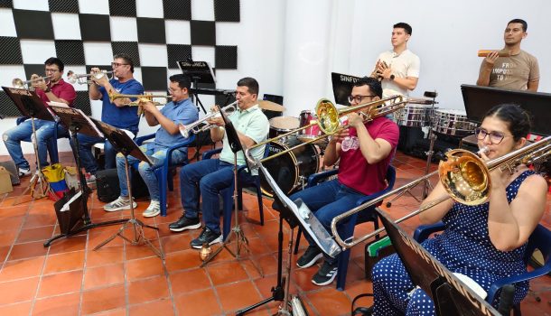 Gobernación del Huila y Banda Sinfónica rinden tributo a la niñez con el concierto «Los Niños, la Luz del Mundo»