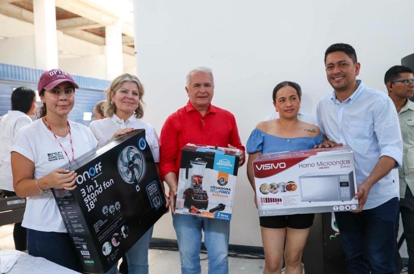 INFIHUILA y Gobernación, fortalecen el emprendimiento en Hobo, con entrega de 75 unidades productivas