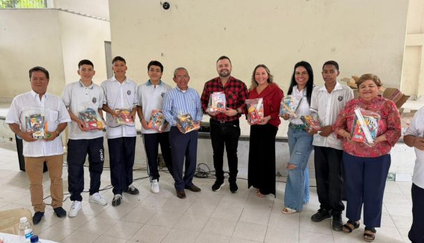 Más de 2.000 kits escolares fueron entregados a niños y niñas de Neiva