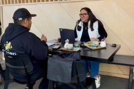 Norma Pérez, la contadora huilense que orienta en USA a miles de migrantes en finanzas y estabilidad económica