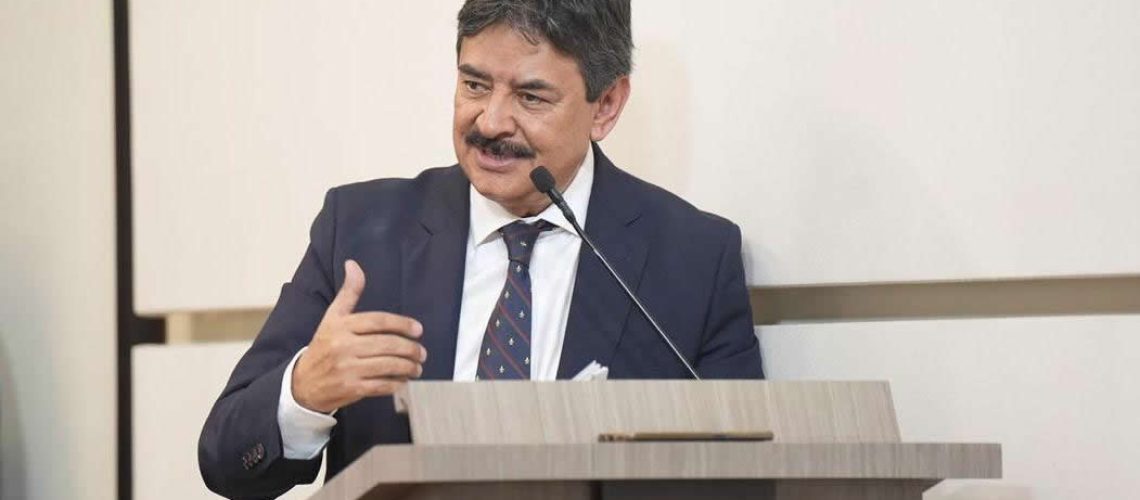 Plan de choque y acuerdo nacional: las propuestas del senador González Villa ante la crisis de salud