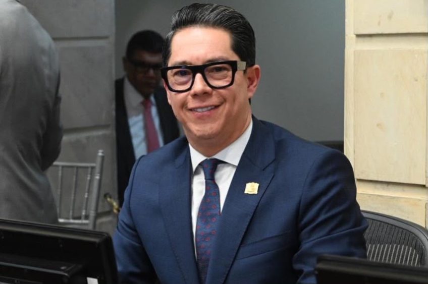 Con paquete de proyectos, Pedro Flórez, se posesionó para el periodo 2026-2030