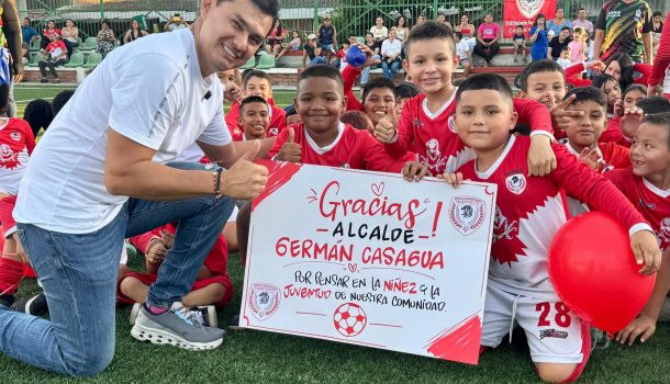 El deporte vuelve con todo a Puertas del Sol, sur de Neiva; Germán Casagua recupera cancha sintética