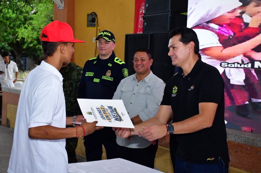 25 jóvenes de Neiva reciben oportunidades para construir un futuro lejos de la violencia