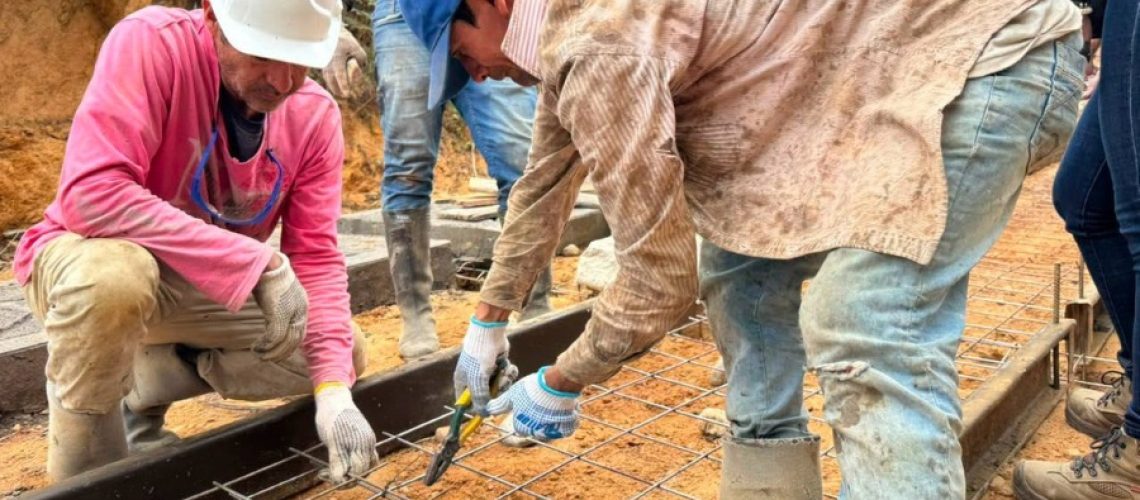 Comunidades rurales del Huila han construido más de 4.200 metros lineales de placa huella gracias a procesos de formación del SENA