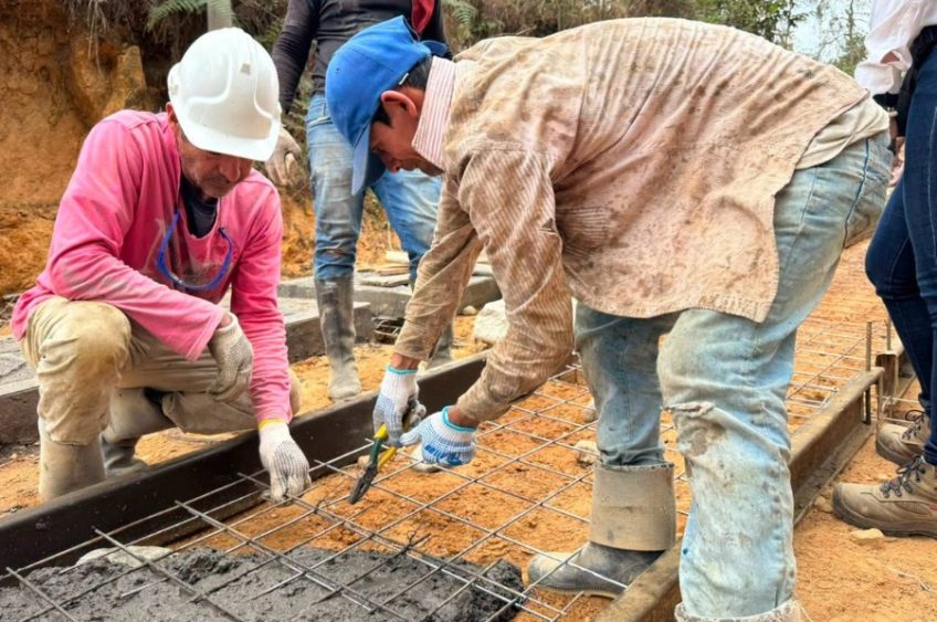 Comunidades rurales del Huila han construido más de 4.200 metros lineales de placa huella gracias a procesos de formación del SENA