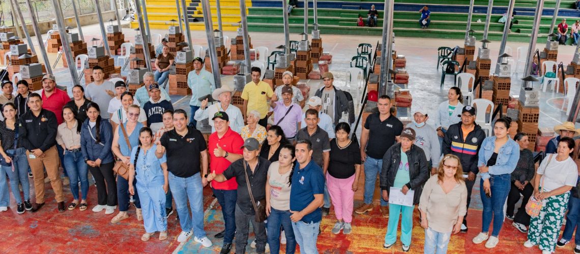 Inició entrega de 1.000 hornillas ecológicas a pobladores de la zona rural dispersa del Huila