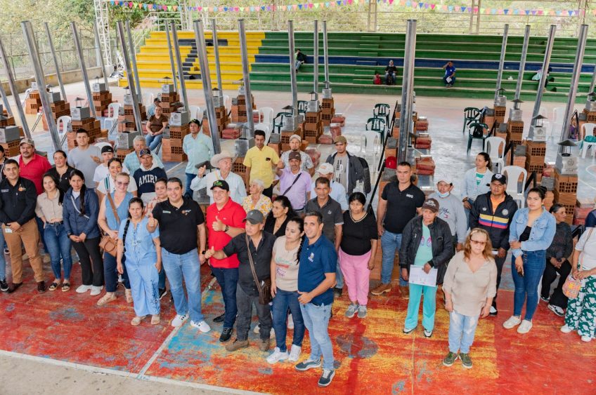 Inició entrega de 1.000 hornillas ecológicas a pobladores de la zona rural dispersa del Huila