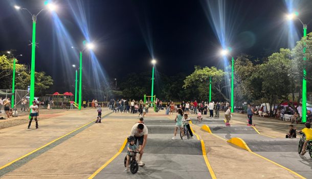 Nueva iluminación en barrio Víctor Félix, impulsa el deporte nocturno en la Comuna 10 de Neiva