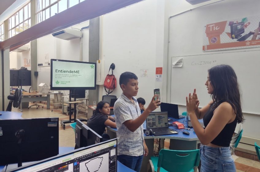 SENA Huila crea aplicación con inteligencia artificial para facilitar la comunicación con personas sordas