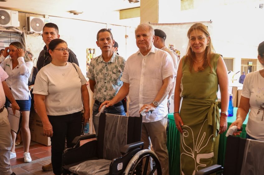 Más calidad de vida para los huilenses Gobernación entregó ayudas técnicas para población con discapacidad