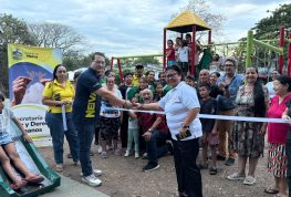 Niños del barrio Falla Bernal, norte de Neiva, estrenan parque infantil gracias a los Planes de Retorno y Reubicación