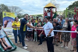 Niños del barrio Falla Bernal, norte de Neiva, estrenan parque infantil gracias a los Planes de Retorno y Reubicación