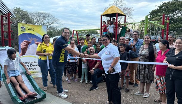 Niños del barrio Falla Bernal, norte de Neiva, estrenan parque infantil gracias a los Planes de Retorno y Reubicación