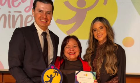 Alcaldía de Neiva, galardonada a nivel nacional, el alcalde Germán Casagua y la gestora social María Juliana Parra recibieron el reconocimiento por su compromiso con la niñez