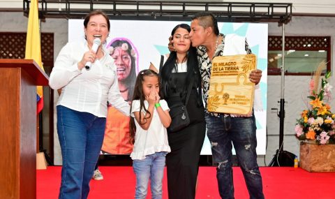 Restitución de Tierras formaliza compensaciones por cerca de $473 millones para tres familias en el Huila